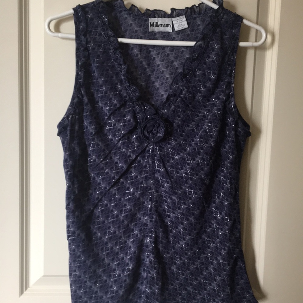 MILLENIUM women SLEEVELESS RUFFLE top size L bluish silver shimmer center detail